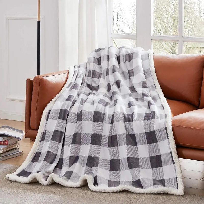 Sort og hvid plaid sherpa tæppe