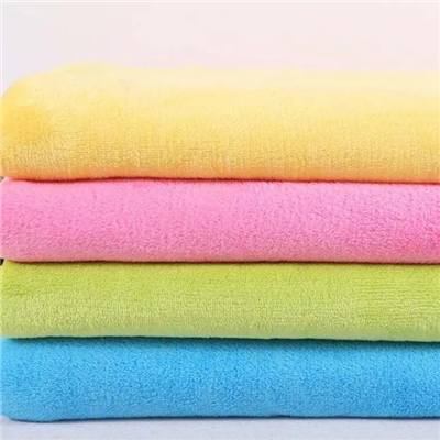 Strikning af dobbeltsidet flannelstof